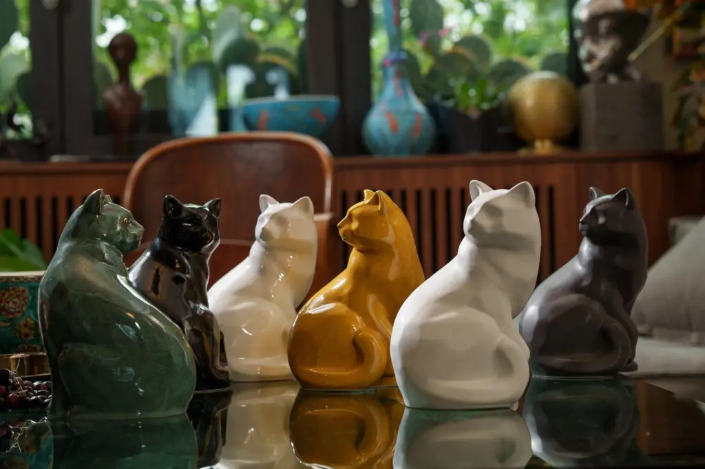 pulvis-art-urns-pet-urn-felix-cat-urn-for-ashes-white-ceramic-handmade-pet-urn-1161735262